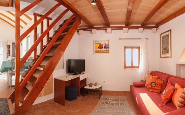 Ivo - House With Pool - H