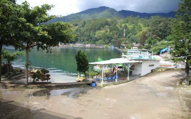 Pandu Lakeside Hotel Parapat - Toba Lake