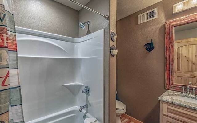 Cozy Knotty and Nice - Four Bedroom Cabin