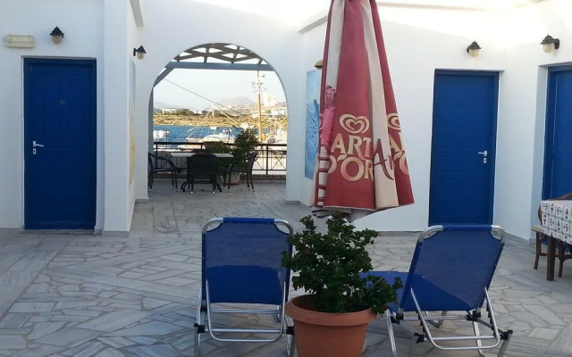 Akrogiali Studios & Rooms