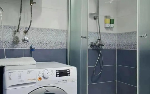 Stylish Violet & Modern Apartment