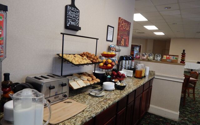 Ramada Hotel & Suites Warner Robins