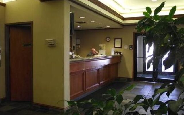 Wood River Inn & Suites