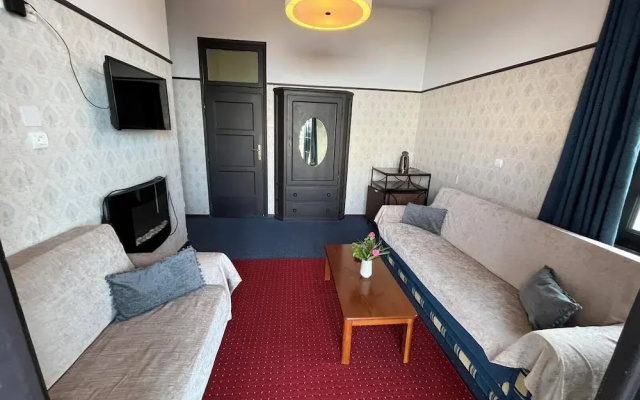Elafos Hotel