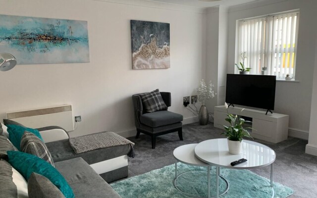 Absolute Stays At The Qube - Families Contractors, Free Wifi