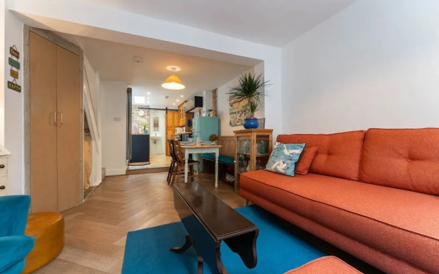 Host Stay The Beams at Frederick Gardens