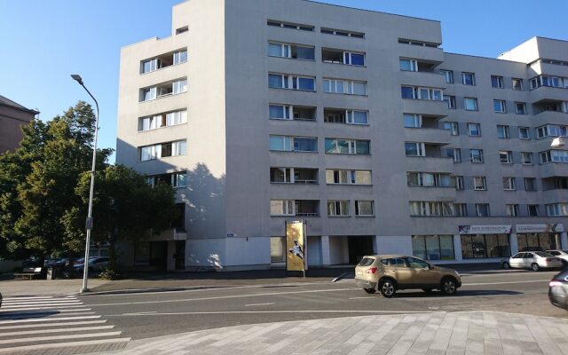 City Center Raua Apartment with Balcony