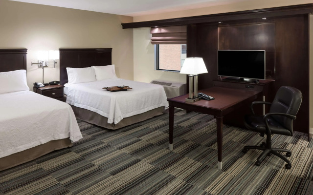 Hampton Inn & Suites Omaha-Downtown