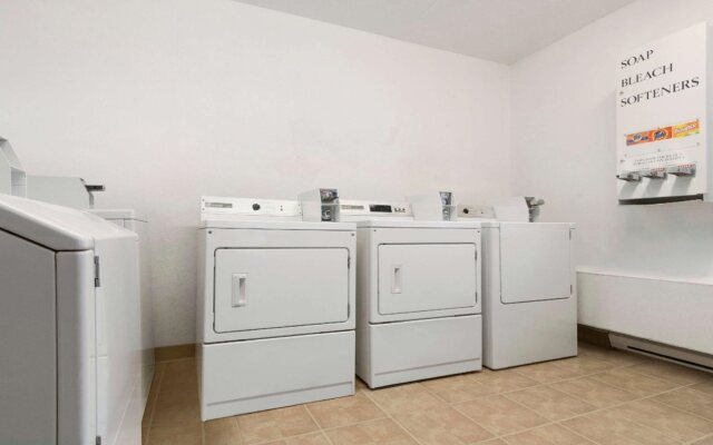 Emerald Hotel & Suites