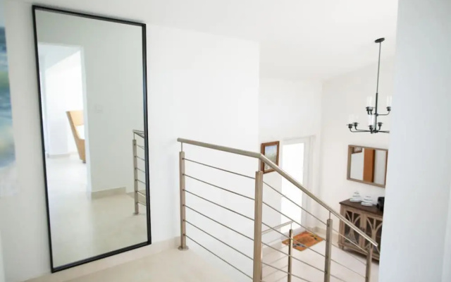 Newly Remodeled Townhouse w Private Pool Sc40