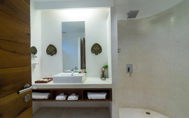 Lynnaya Urban River Resort
