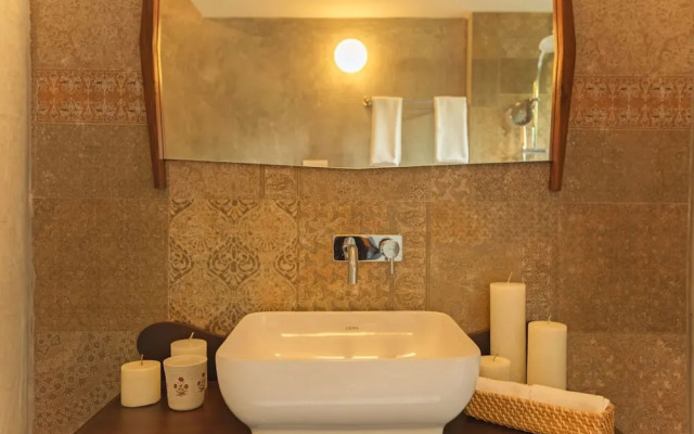 Salt by Hireavilla - 4BR w Heated Pool in Siolim