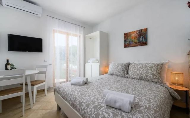 Studio in Drenje Near Beaches & Heated Pool
