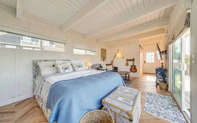 Sun-soaked Sandy Point Haven w/ Beach Access!