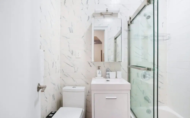 444-1a Beautiful 1BR Midtown West