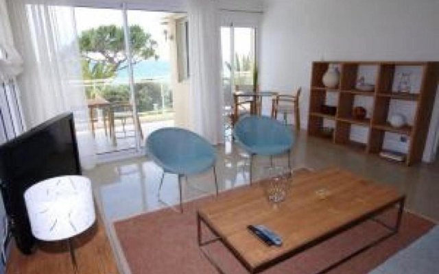Stunning 2 Bed, 2 Bath Apt On The Cannes Sea Front Has Swimming Pool And Is A Secure Modern Building 464