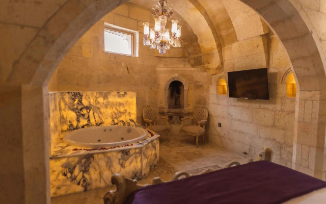 Solo Cave Suites