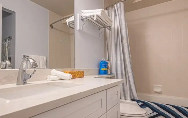 One Bedroom Suite with BBQ & huge Patio