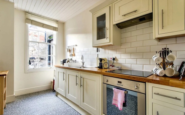 JOIVY Great Location - Lovely Rose St Apt in City Centre