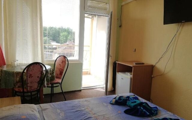 Kazlarov Guest House