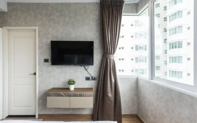 Penthouses 2Bedrooms @MRT Huai Khwang 会说中文