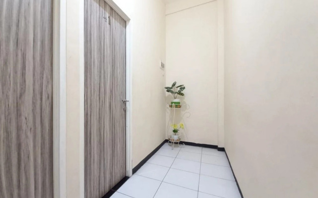 RedDoorz @ Luxury Homestay near Aloha Waru Surabaya