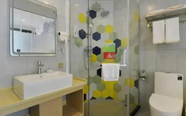 Vatica Hotel (Luotian County City Plaza)