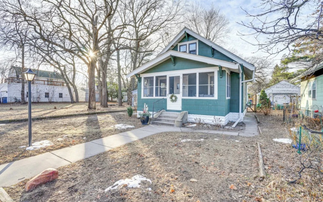 Walk to Beach + Lake Nokomis: Minneapolis Home!
