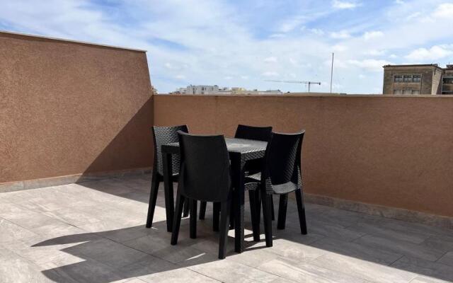 F6-1 Room 1 double bed shared bathroom in shared Flat