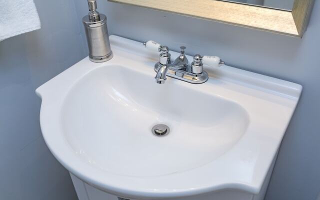 Nashville Chic | 10min from downtown!