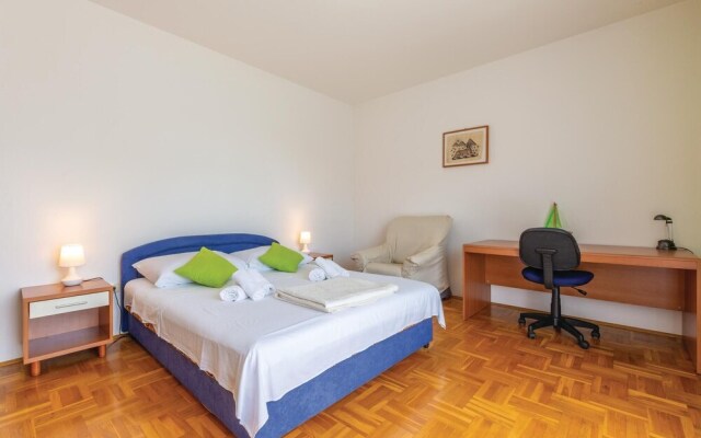 Awesome Home in Kastel Luksic With 4 Bedrooms, Wifi and Outdoor Swimming Pool