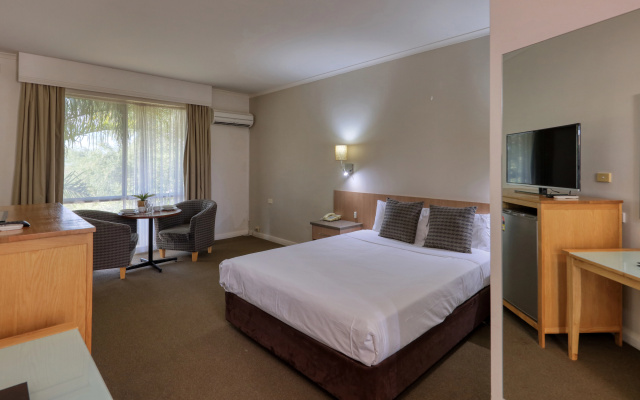 Swan Hill Resort – Guest Rooms – Swan Hill