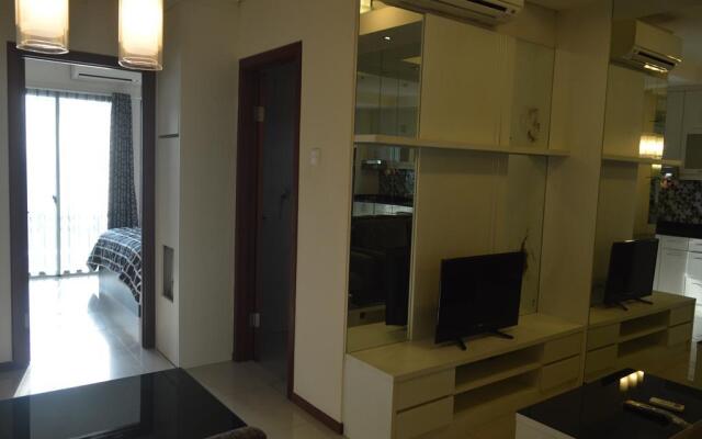 Roomku at Bassura City Apartment