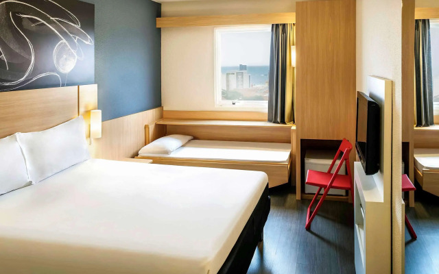 ibis Macae