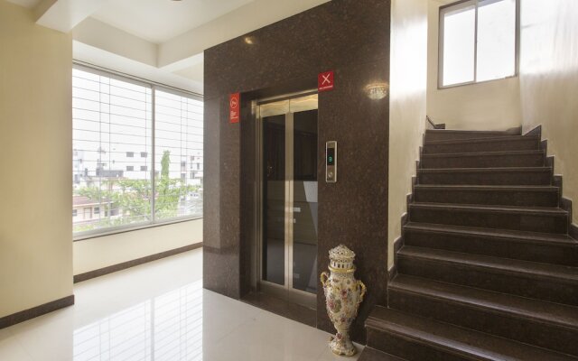 OYO 11527 Gaurav Residency