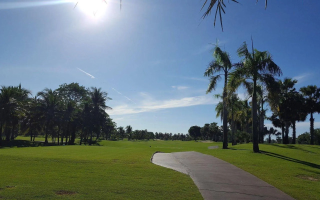Suwan Golf and Country Club