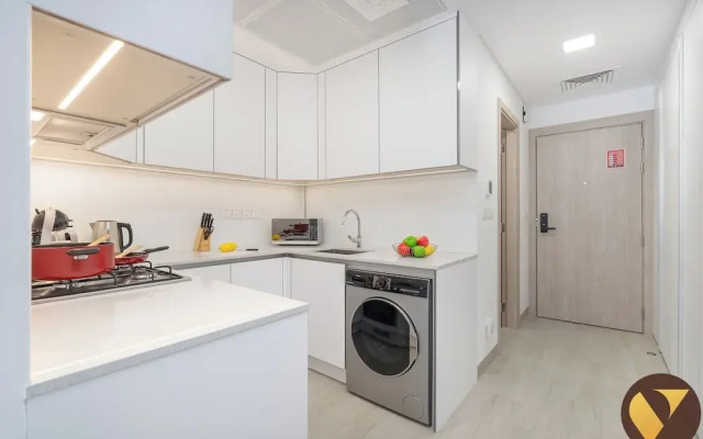 5 Mins Circle mal & 12 Mins Emirates Mal