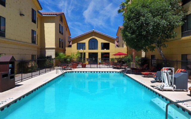 Hampton Inn & Suites Tucson-Mall