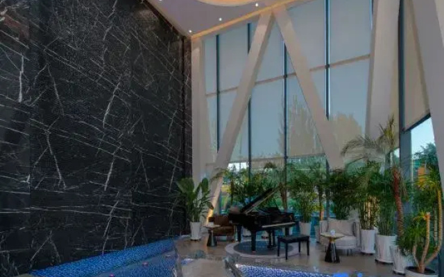 Jun He International Hotel