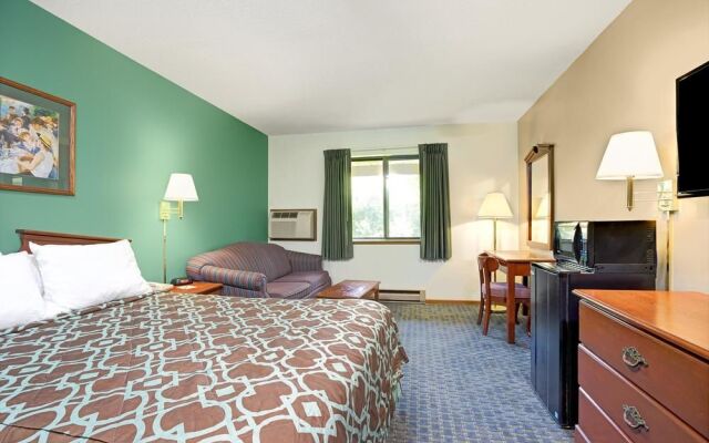 Super 8 by Wyndham Hudson
