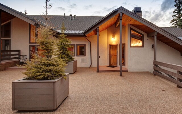 Abode at Ontario Lodge