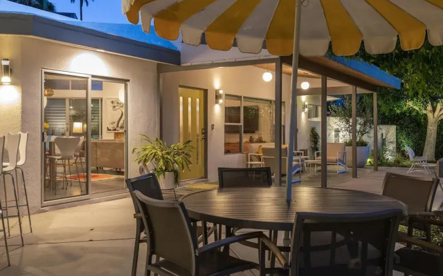 Four Palms in Deepwell Estates