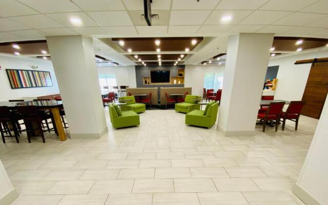 Holiday Inn Express Hotel & Suites Chesapeake by IHG