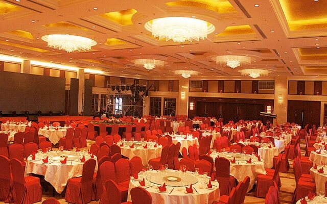 Longqi Jianguo Hotel