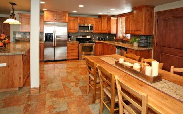 Wild Turkey Ridge by Stewart Mountain Lodging