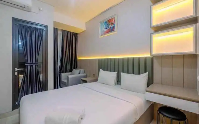 Comfy and Nice Studio Apartment at Transpark Cibubur By Travelio