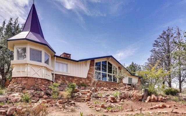 6 Mi to Red Rock State Park: Home w/ Patio & Yard