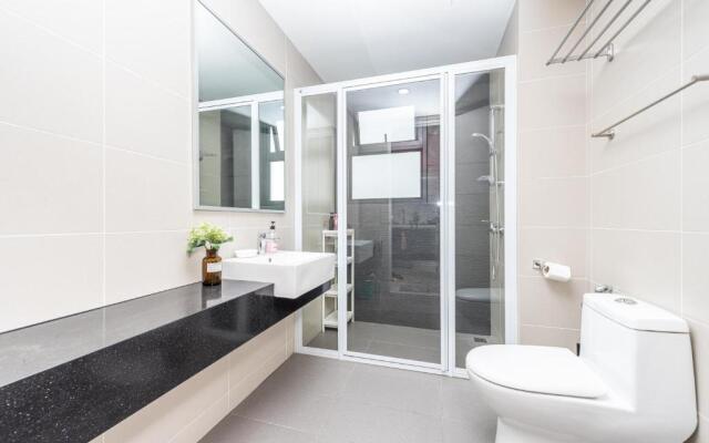 #28Blvd Professional Designer CozyHome with free parking