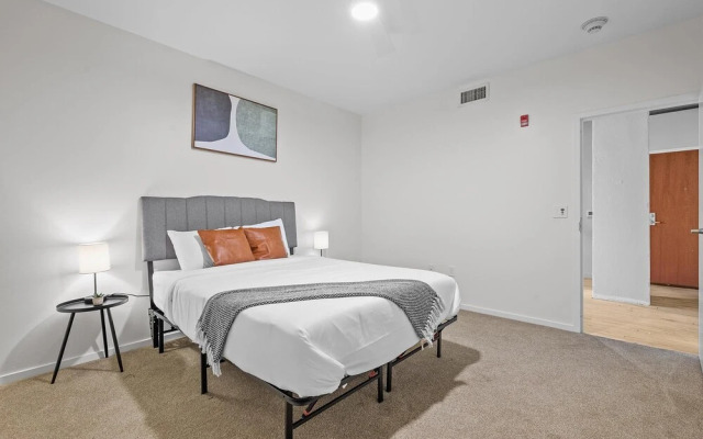 FRONTDESK 1014 Fifth Ave Apts Uptown Pittsburgh