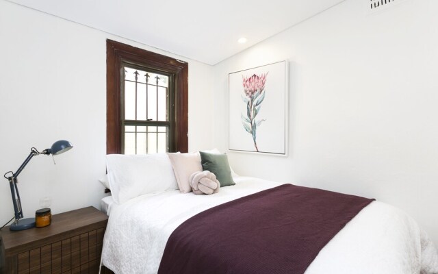 Spacious 3 Bedroom Minutes To CBD